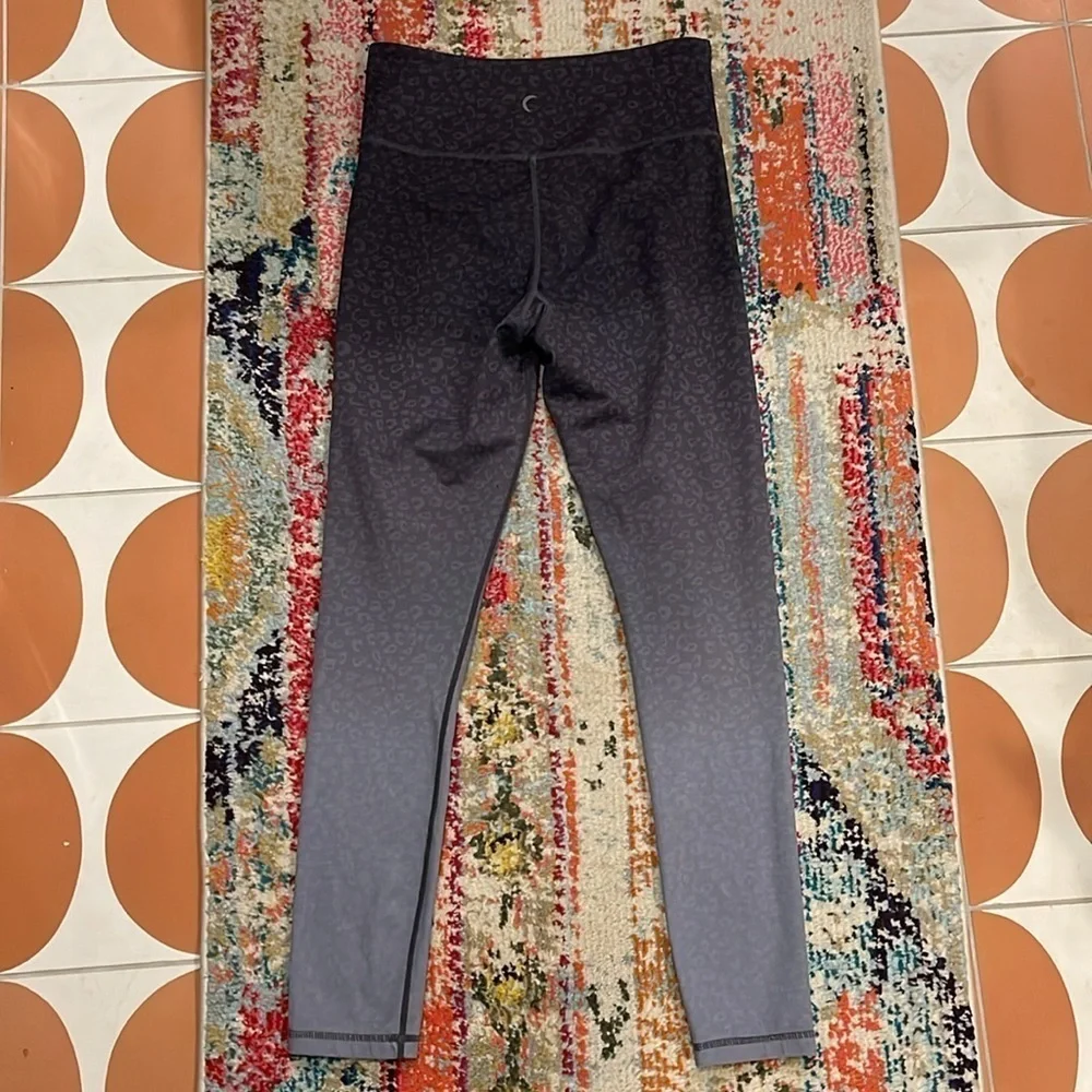 Zyia Active Gray Ombré Leopard Leggings